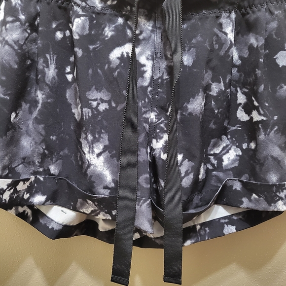 lululemon athletica Black and White Athletic Shorts - Picture 3 of 4